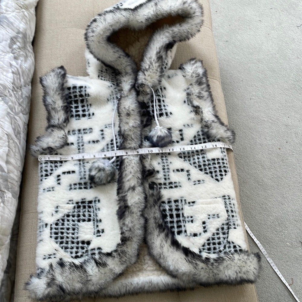 Hand made kids vest with hoodie 6~8 yers